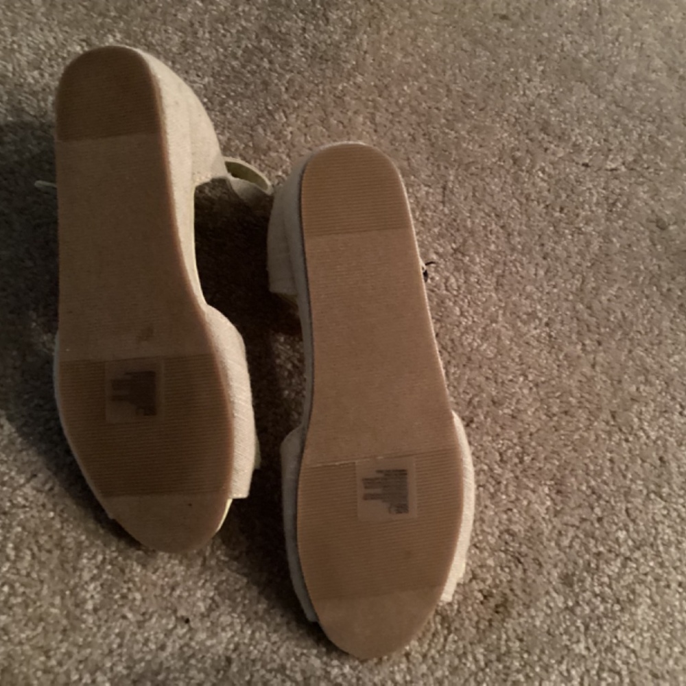 Girls sandals - Picture 2 of 3